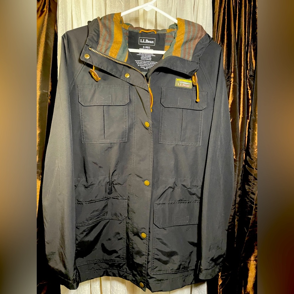 Women's Mountain Classic Water-Resistant Jacket Sz S Regular